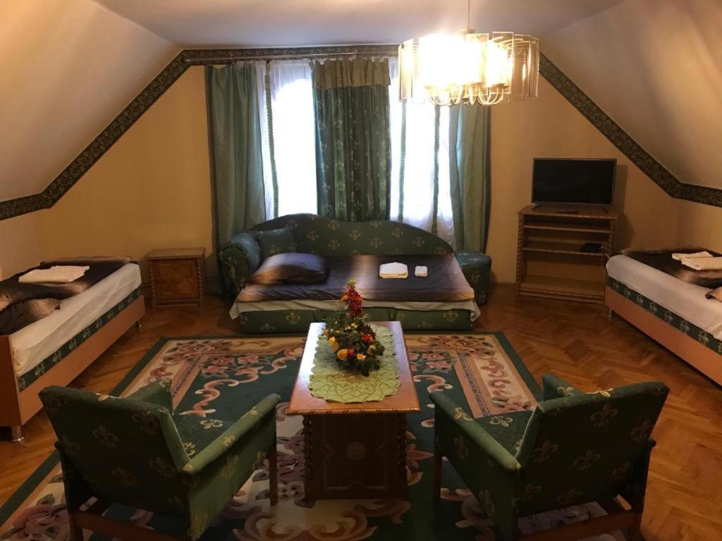 Brassoi Vendeghaz Hotell Miskolc Eksteriør bilde