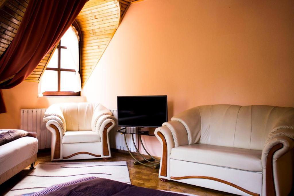 Brassoi Vendeghaz Hotell Miskolc Eksteriør bilde